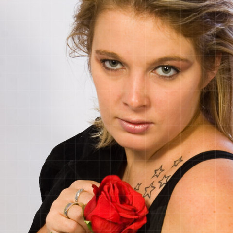 People | Frau mit Rose und Tattoo